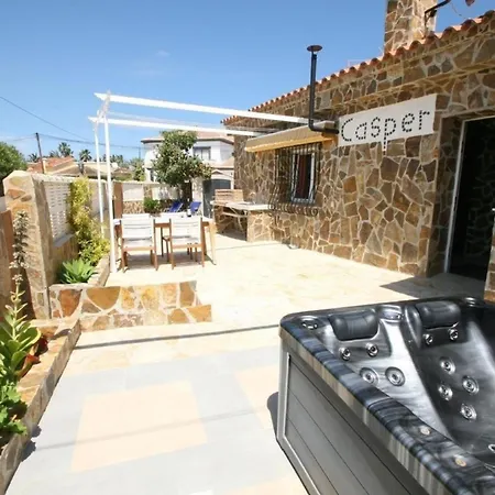 In Denia Mit Grill, Gemeinschaftlichem Pool Und Garten Holiday home
