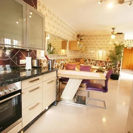 In Denia Mit Grill, Gemeinschaftlichem Pool Und Garten Holiday home